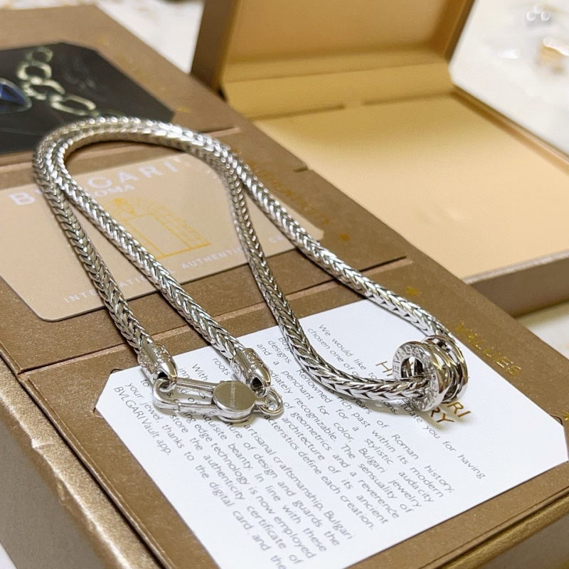 Bv1g*ai necklaces